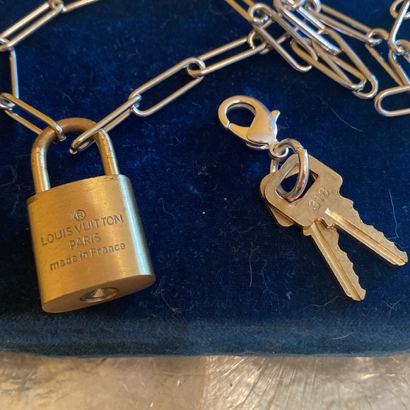 Louis Vuitton reimagined authentic padlock paper clipchain necklace - Picture 3 of 9